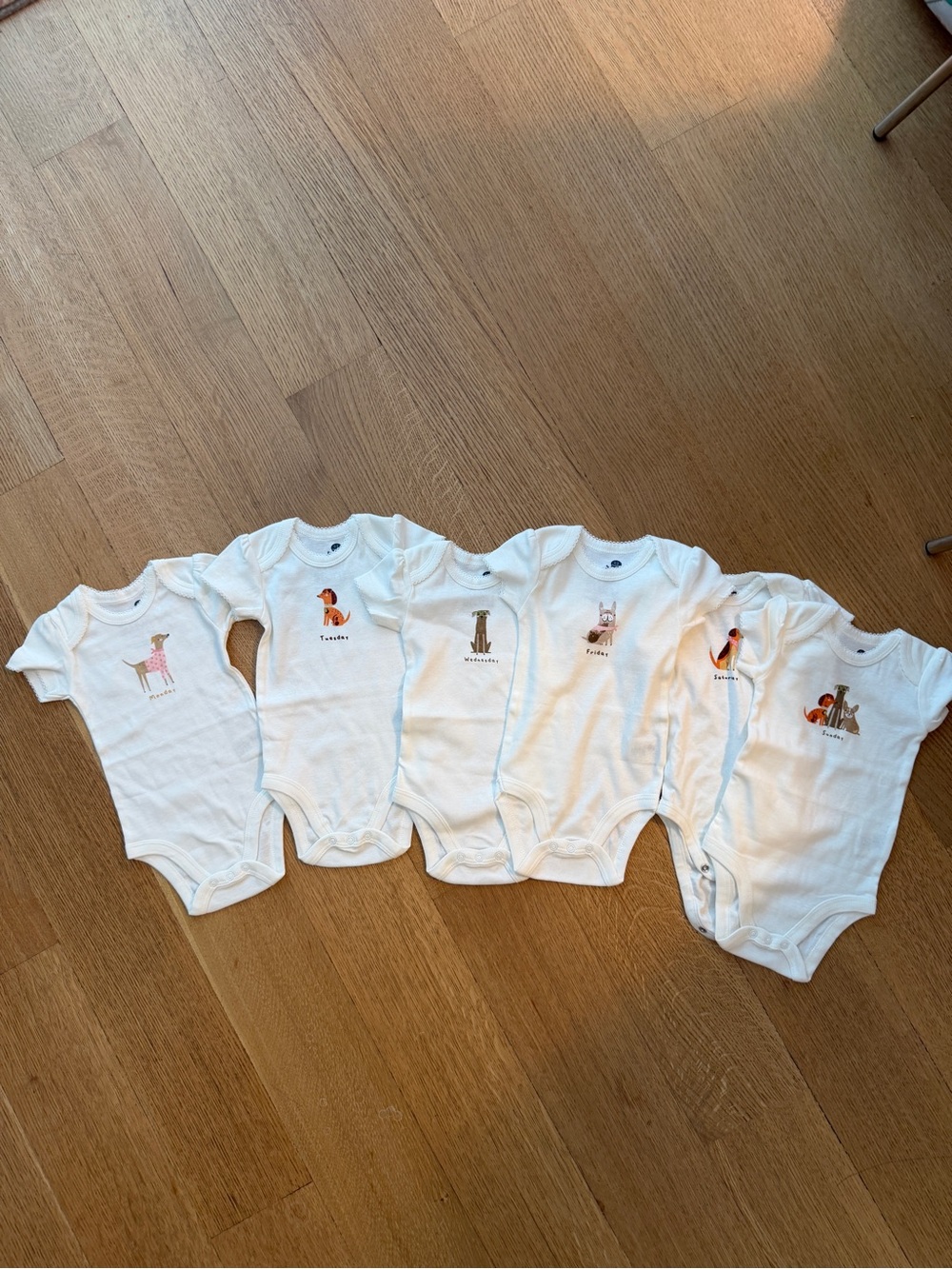 Small Stort White Baby One-Piece Bodysuit set with Dogs for the days of the week